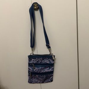 LeSportsac cross body bag with 2 front pockets with zipper. Used